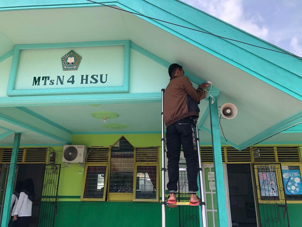 Tingkatkan Keamanan dan Pengawasan, MTsN 4 HSU Pasang 4 CCTV Baru