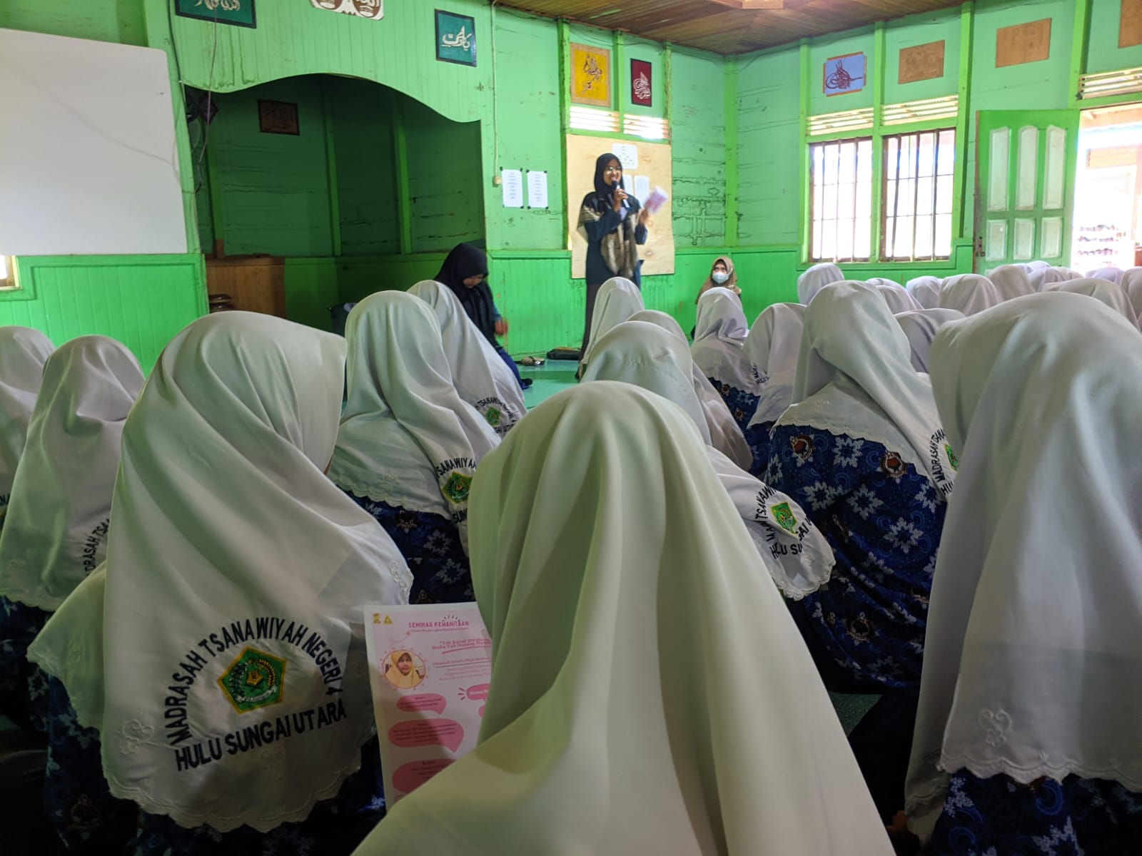 Siswi MTsN 4 HSU Terima Sosialisasi Tentang Kewanitaan Dalam Islam Dari IPPNU Alabio