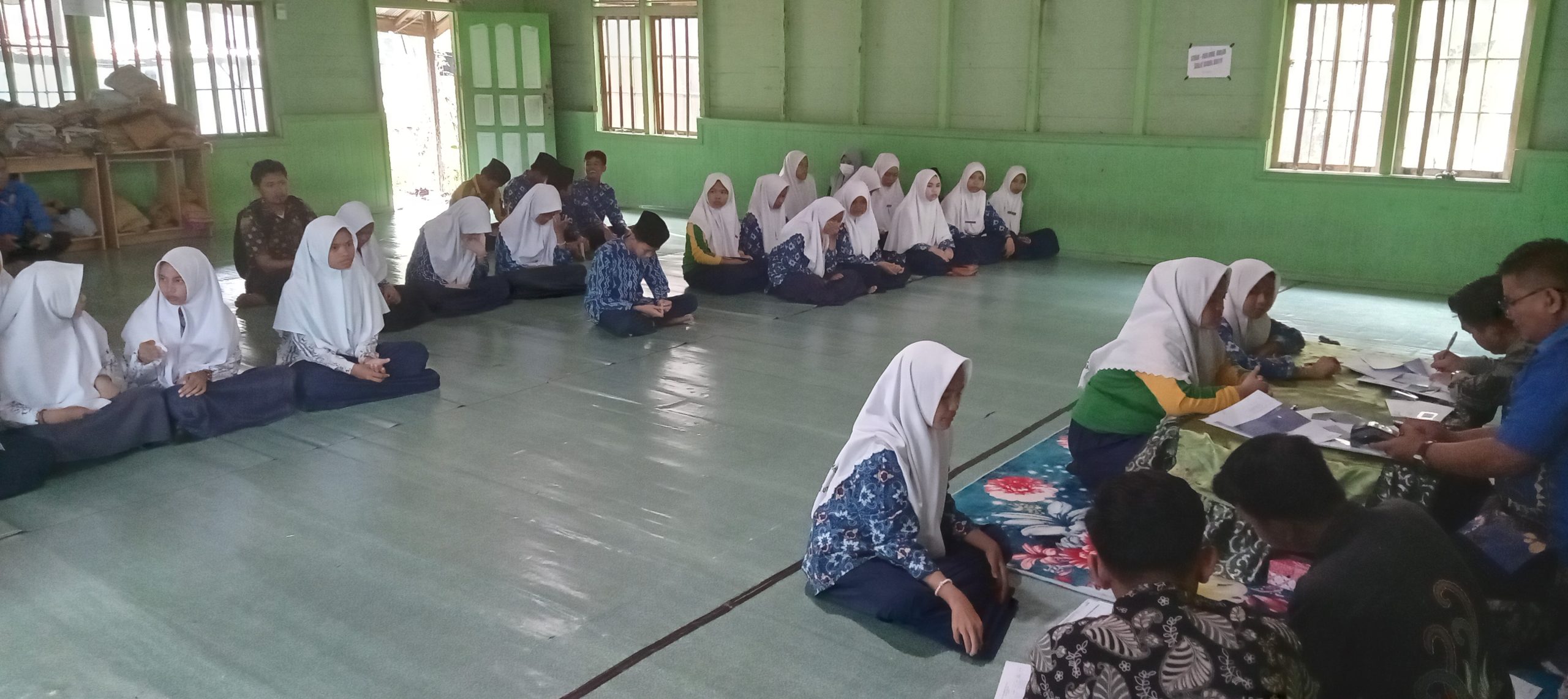 11 Siswa MTsN 4 HSU Terima Bantuan PIP Tahap II Tahun 2023