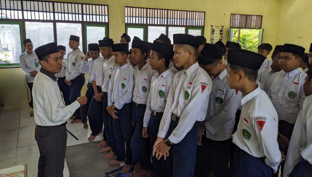 Ajarkan Solidaritas, MTsN 4 HSU Laksanakan Sholat Ghaib Untuk Palestina
