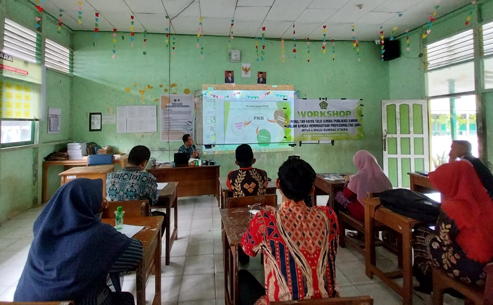 Tingkatkan Kinerja Guru, MTsN 4 Hulu Sungai Utara Laksanakan Workshop Karya Tulis Ilmiah