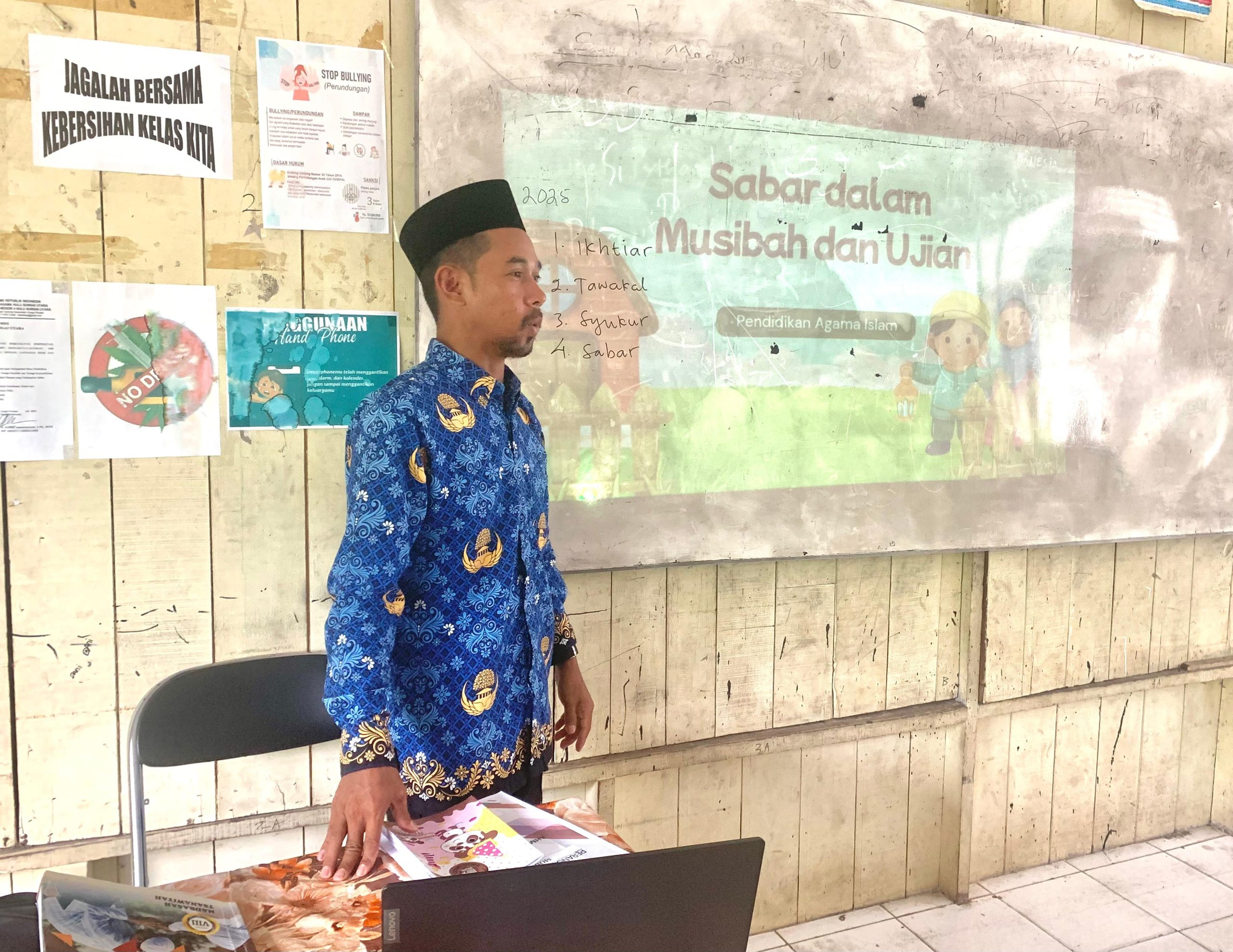 Guru Akidah Akhlak Tekankan Pentingnya Sabar, Qanaah, dan Ikhtiar dalam Meraih Pendidikan Tinggi