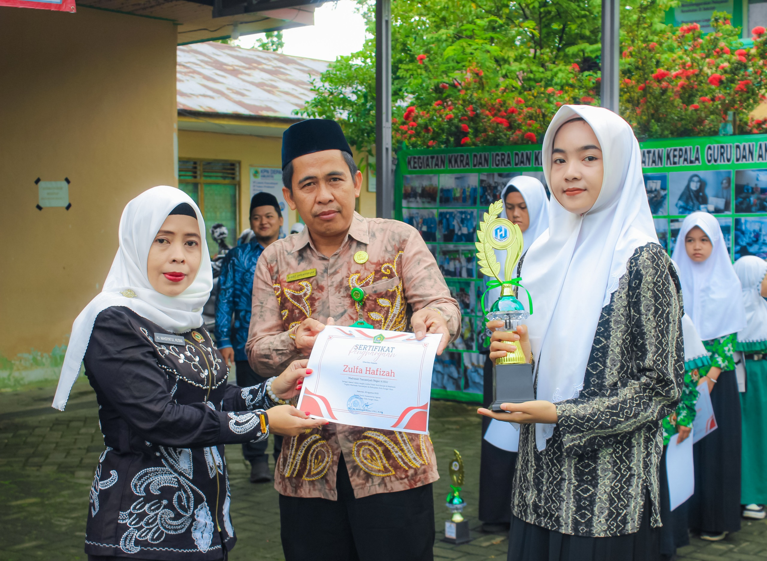 Siswi MTsN 4 HSU, Zulfa Hafizah, Raih Juara 2 Lomba Melukis Poster Anti Korupsi Tingkat Provinsi Kalimantan Selatan