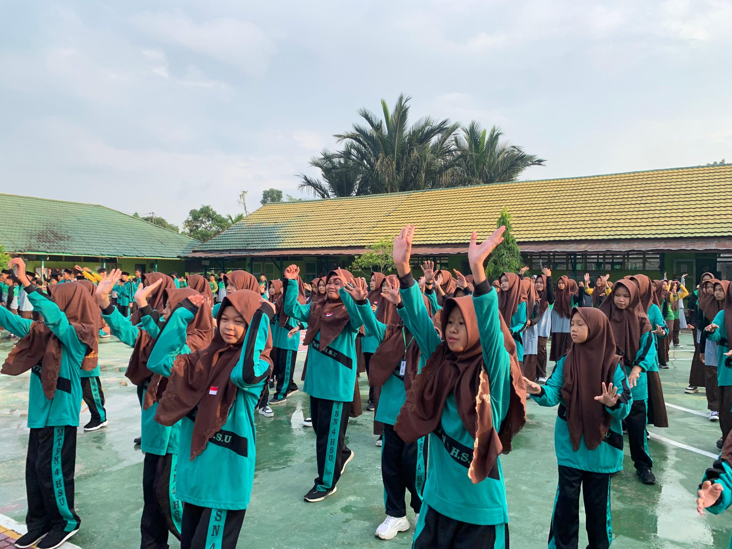 MTsN 4 HSU Gelar Senam Anak Indonesia Sehat: Wujudkan Generasi Bugar dan Berprestasi